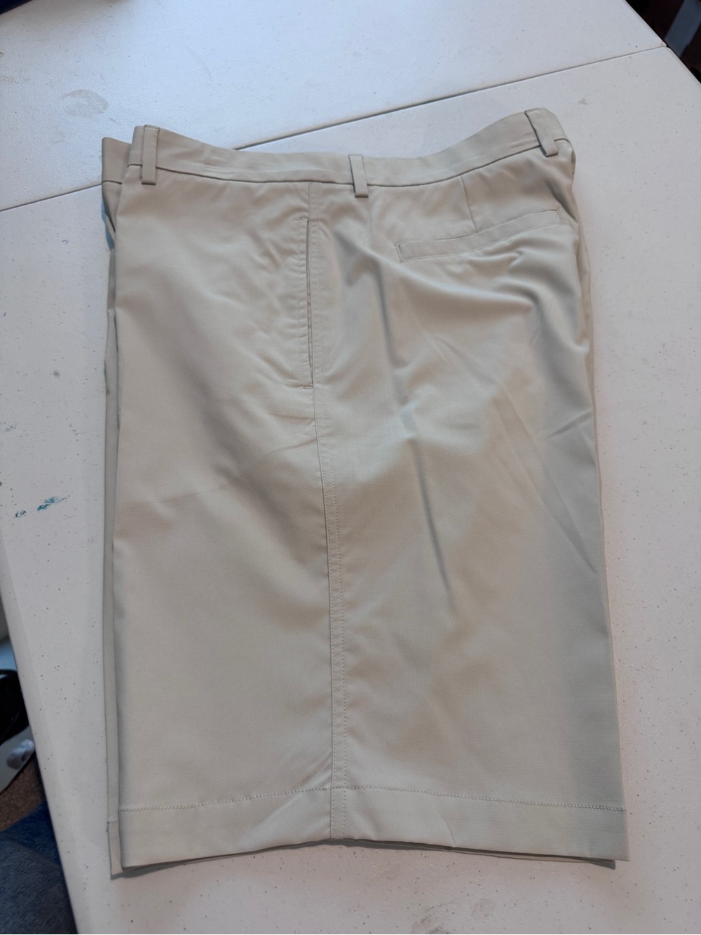 NWOT Greg Norman Performance Golf Shorts Men’s 36 Khaki Beige Stretch - Picture 6 of 7
